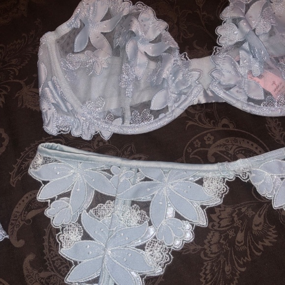 Victoria's Secret Light Blue Lace Lingerie Set - Picture 5 of 13